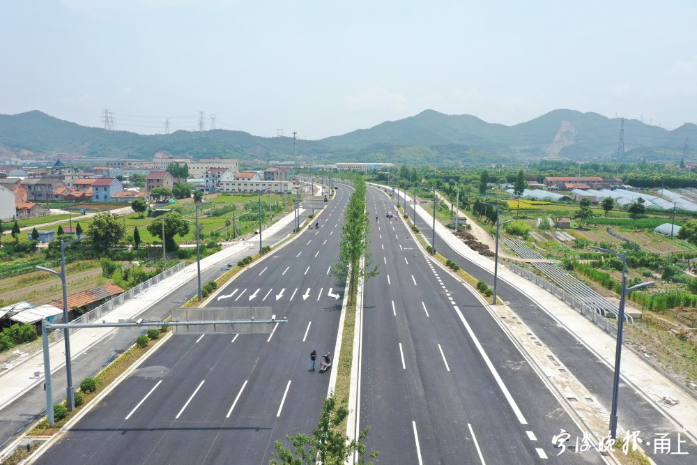 síneadh siar Bóthar Beilun Huangshan (Bóthar Xiaojiajiang - Bóthar Fuchunjiang) go hoifigiúil don trácht