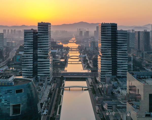 Fás OTI de 62 billiún yuan, rangú an 12ú sa tSín! Léirigh geilleagar Ningbo athléimneacht sa chéad leath den bhliain